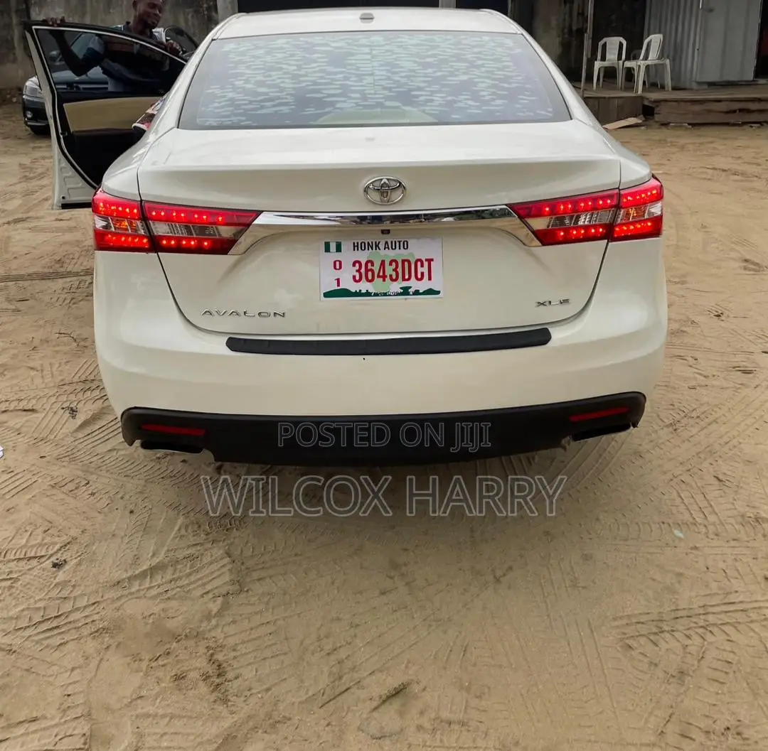 Toyota Avalon XLE Premium Sedan FWD (3.5L 6cyl 6A) 2013 White