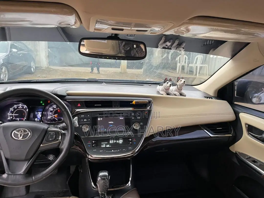 Toyota Avalon XLE Premium Sedan FWD (3.5L 6cyl 6A) 2013 White