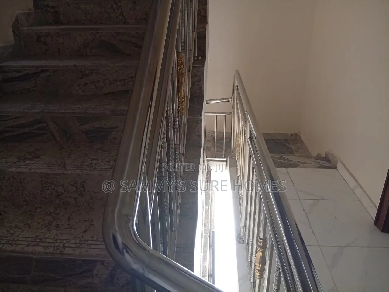 4bdrm Duplex in Jahi Main for sale
