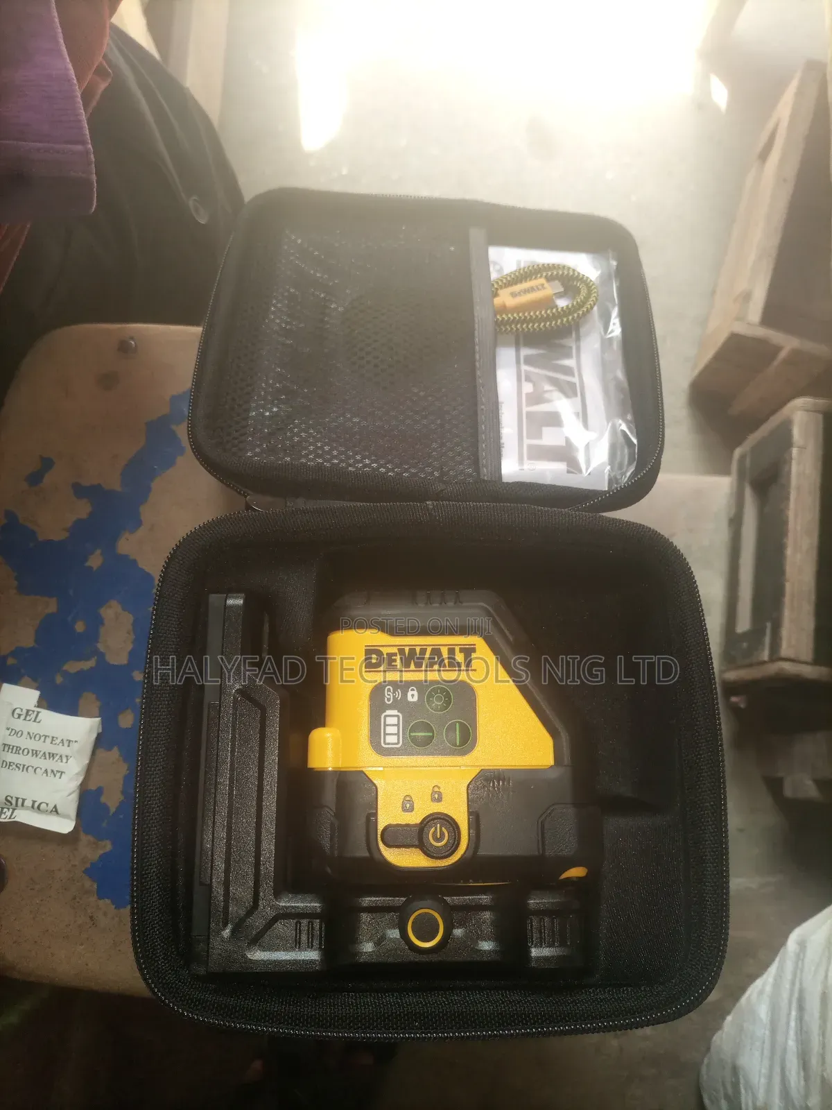 New Dewalt 2 Lines Laser Level 150"/330" 45m/100/