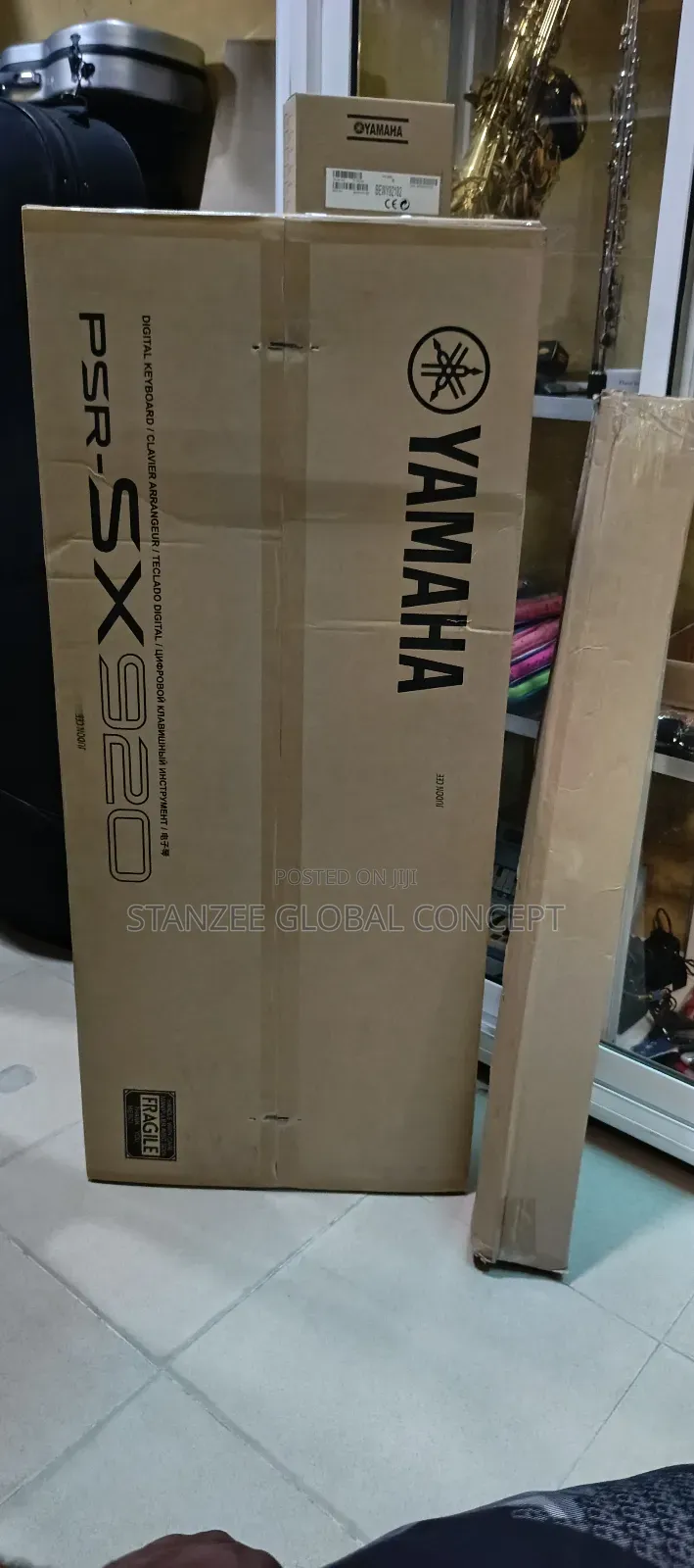 Yamaha Psr-sx920 Keyboard With Original Adapter And Stand