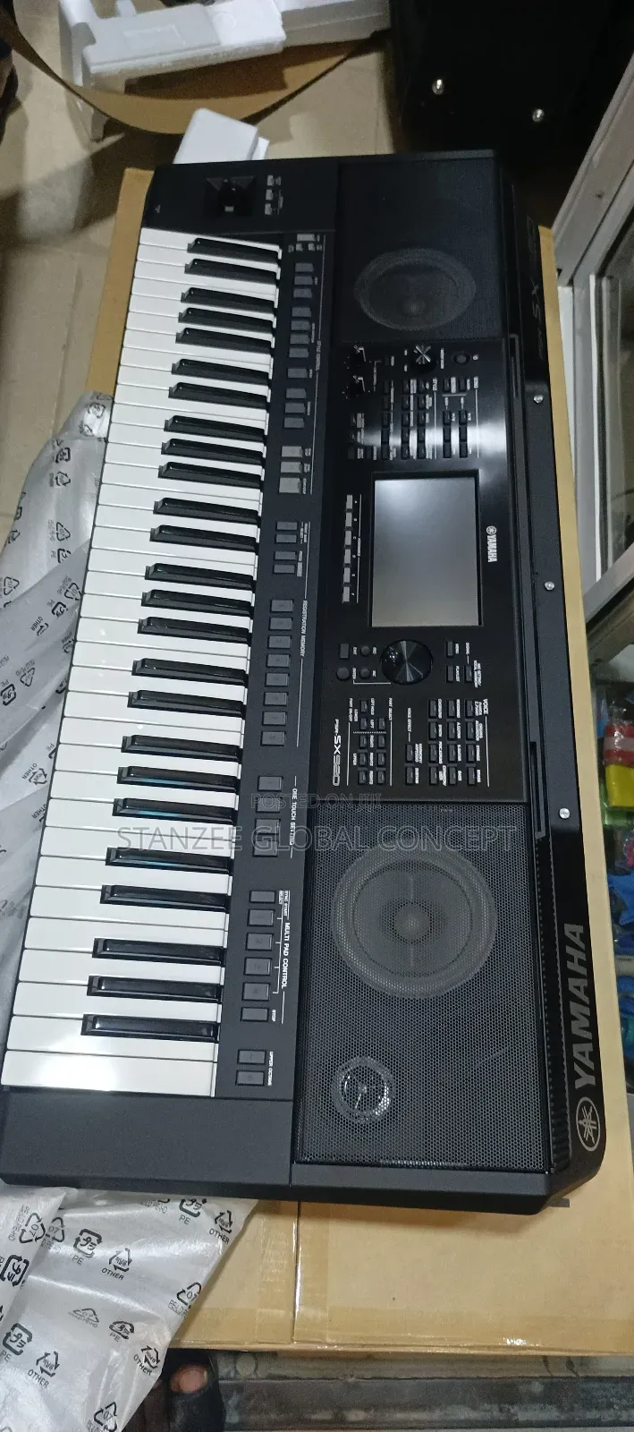 Yamaha Psr-sx920 Keyboard With Original Adapter And Stand