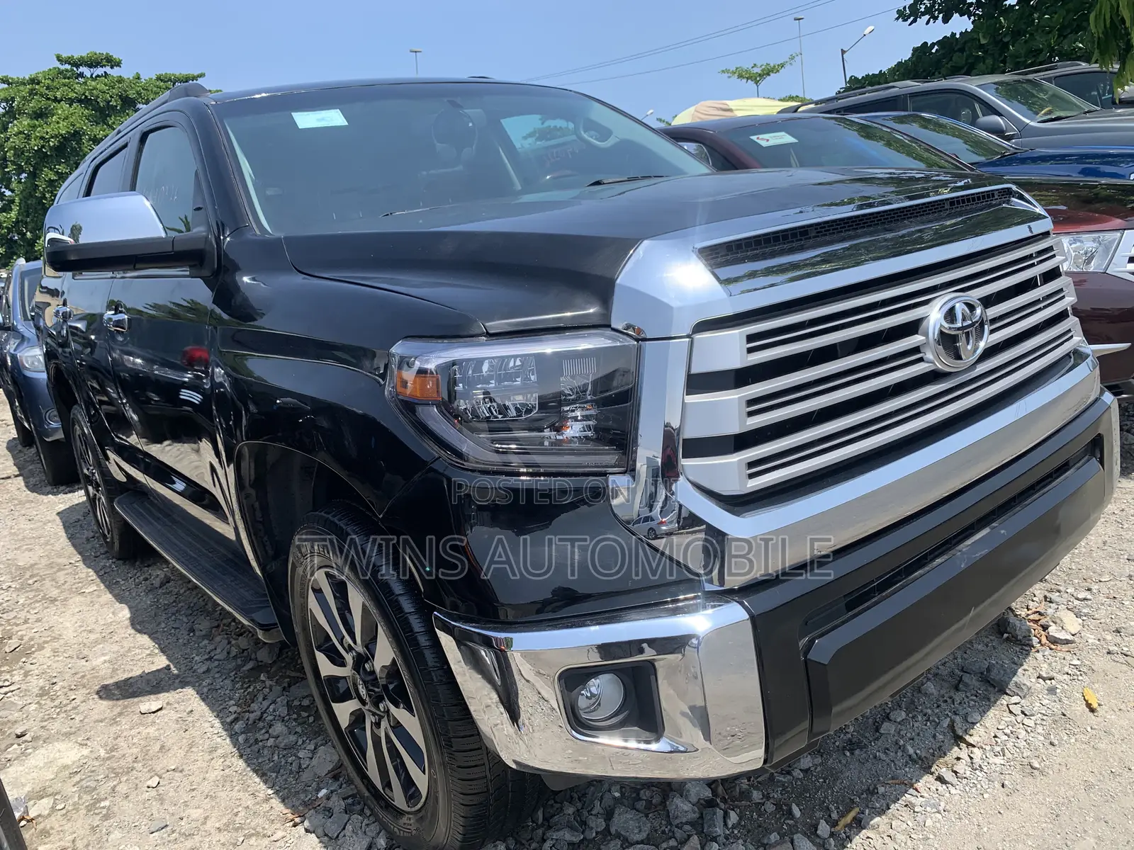 Toyota Sequoia Platinum 4dr SUV 4WD (5.7L 8cyl 6A) 2017 Black