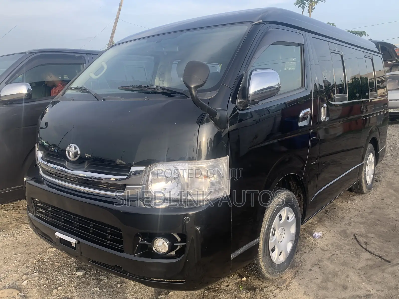 Toyota HiAce 2013 Black