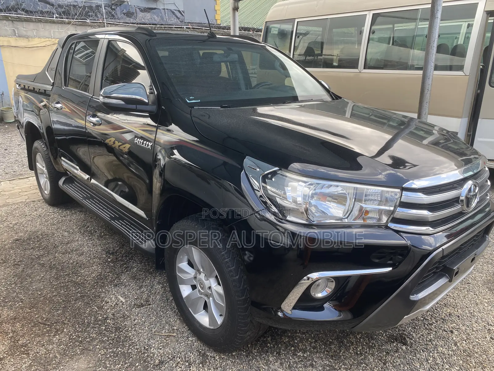Toyota Hilux SR5 4x4 2019 Black