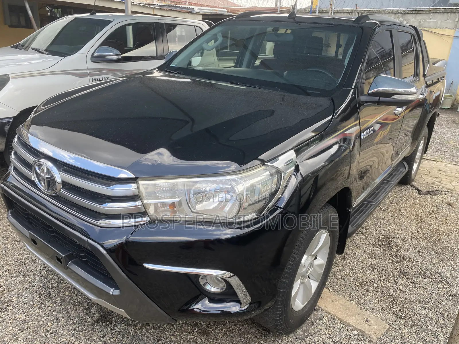 Toyota Hilux SR5 4x4 2019 Black