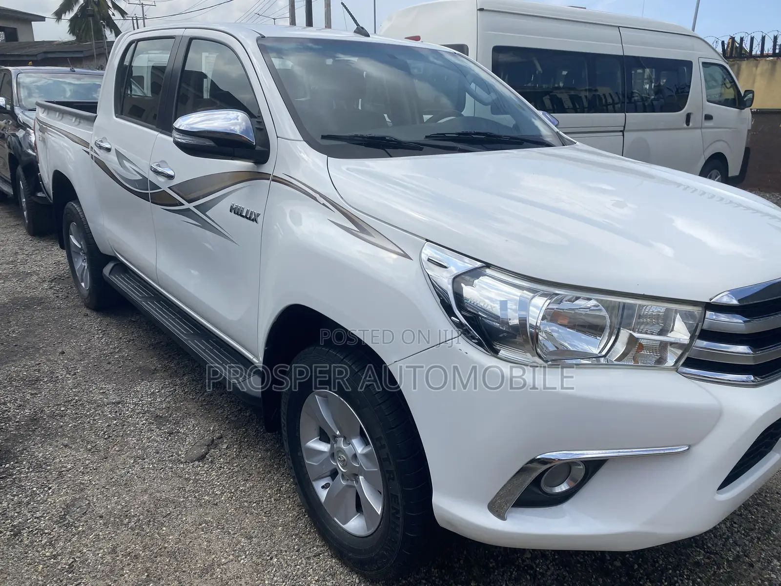 Toyota Hilux SR5 4x4 2018 White