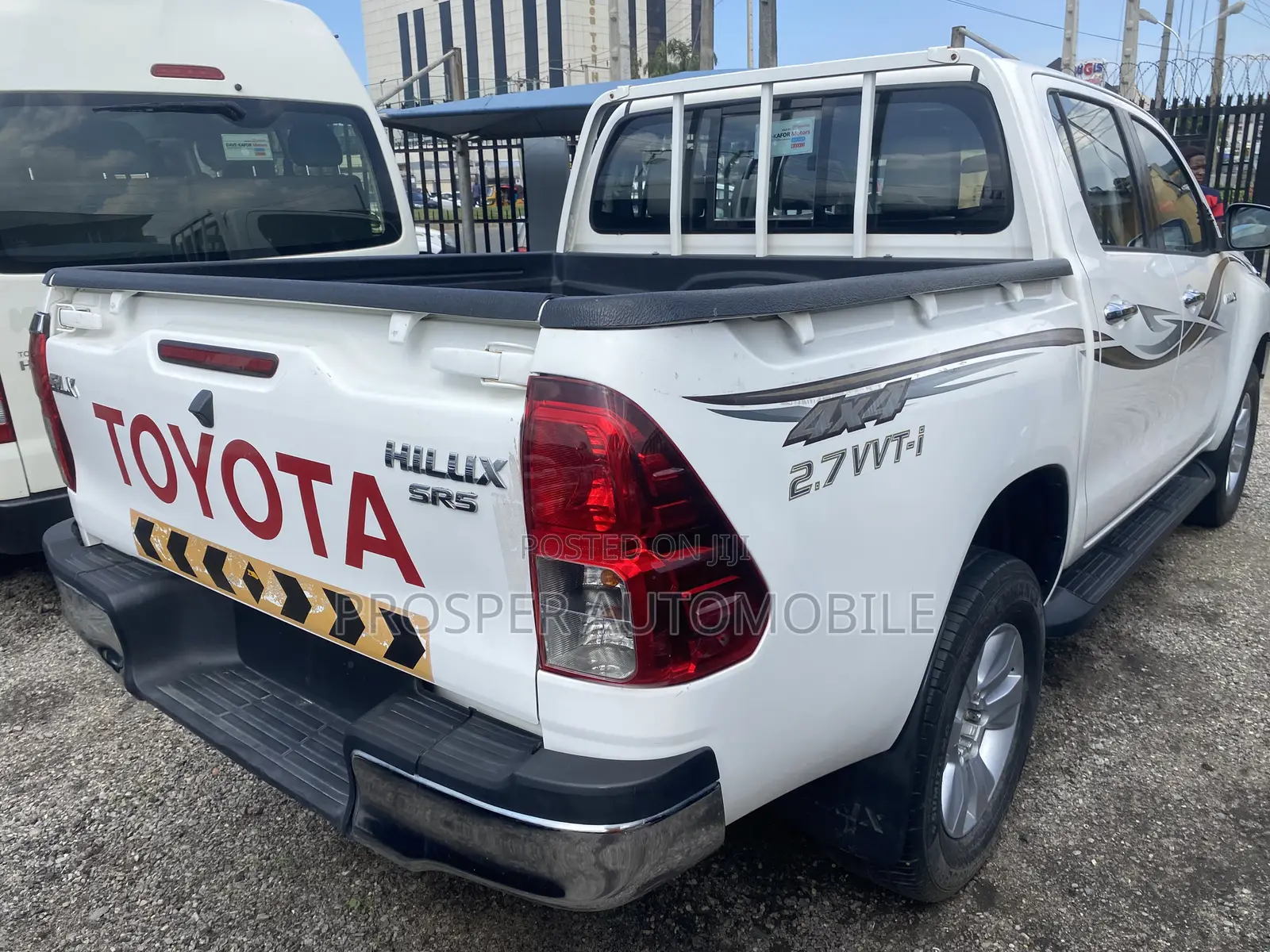 Toyota Hilux SR5 4x4 2018 White