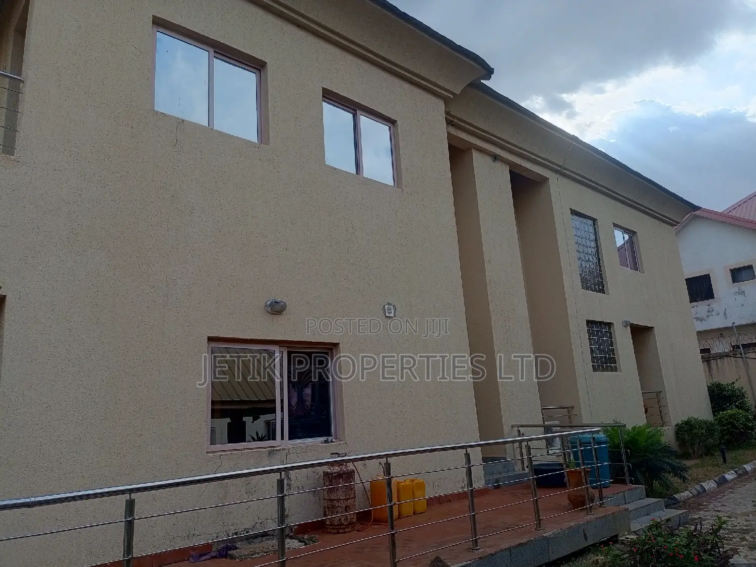 6bdrm Duplex in Makurdi for sale