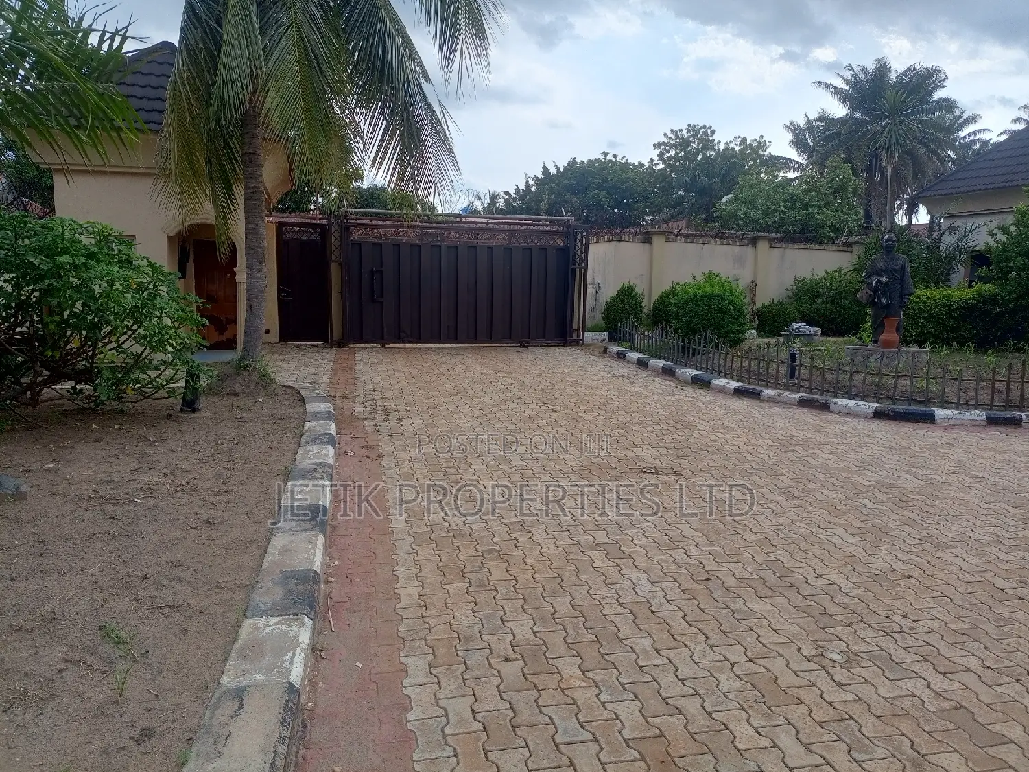 6bdrm Duplex in Makurdi for sale