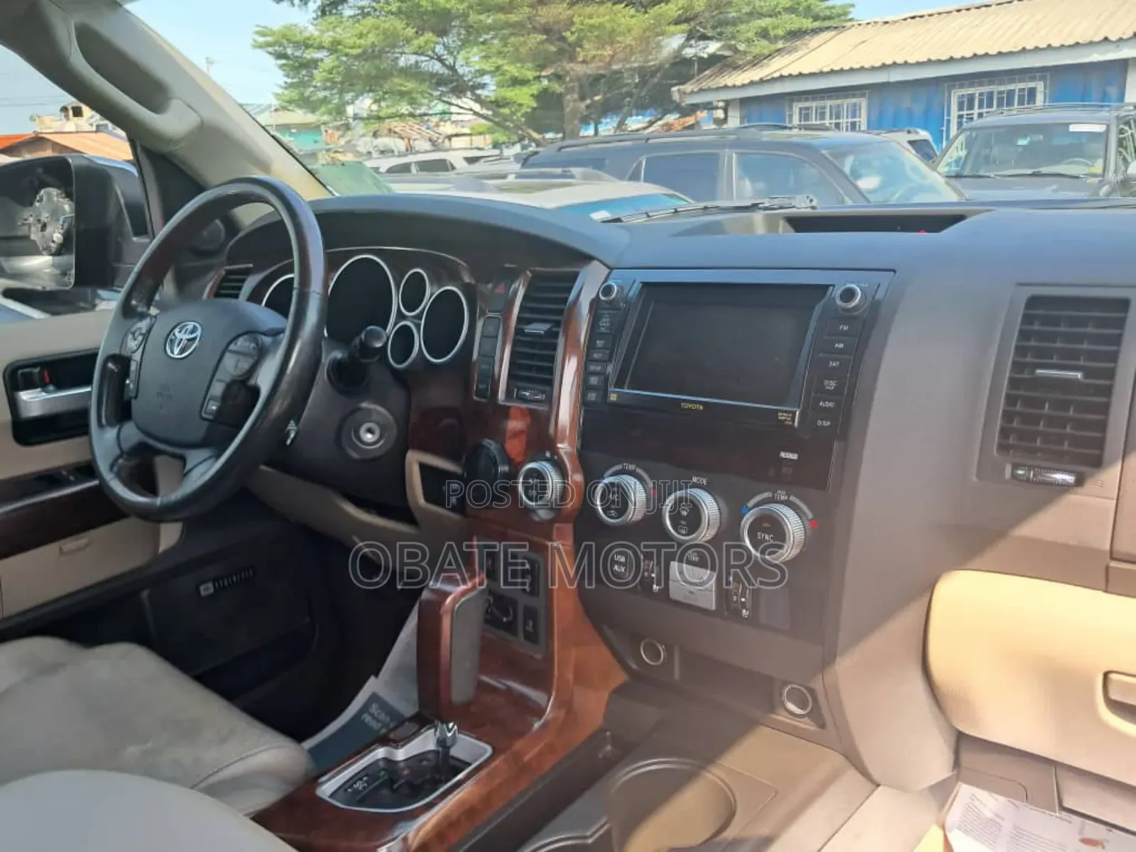 Toyota Sequoia Platinum 4dr SUV (5.7L 8cyl 6A) 2015 Black