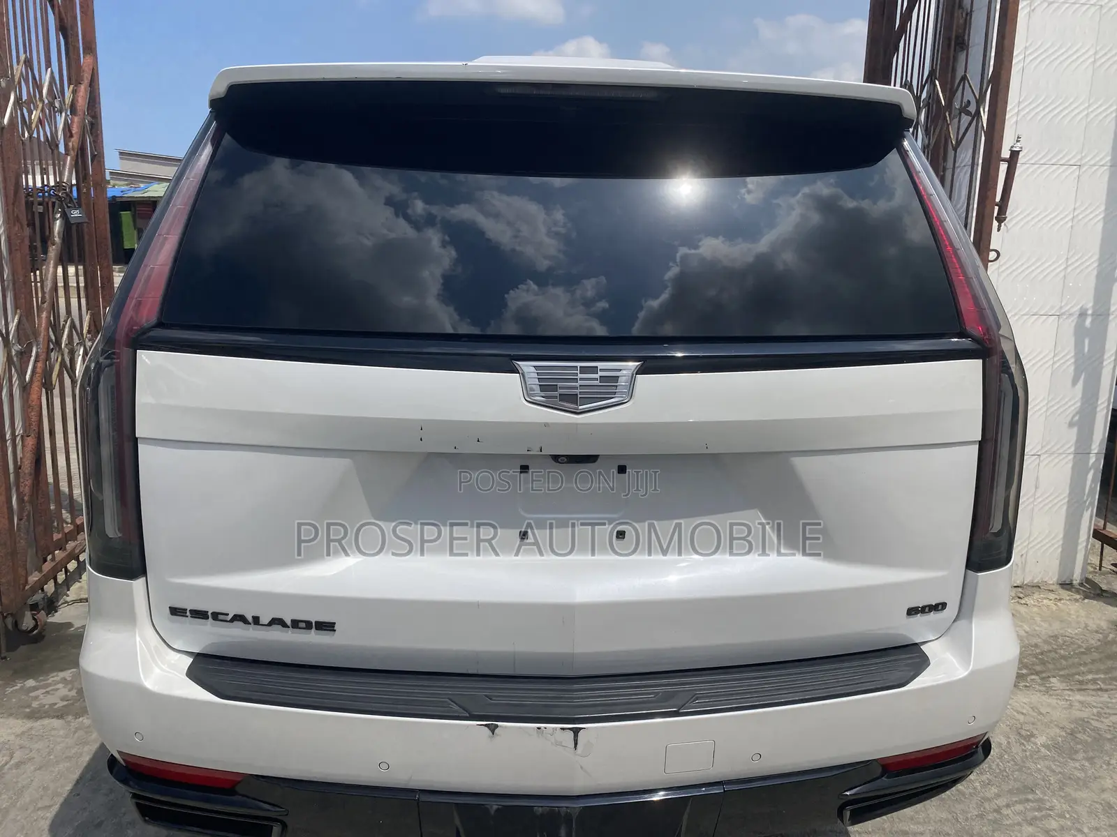 Cadillac Escalade 2023 White