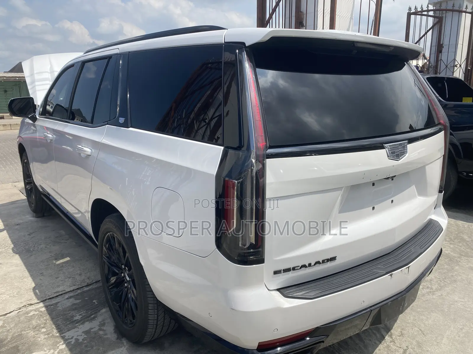 Cadillac Escalade 2023 White