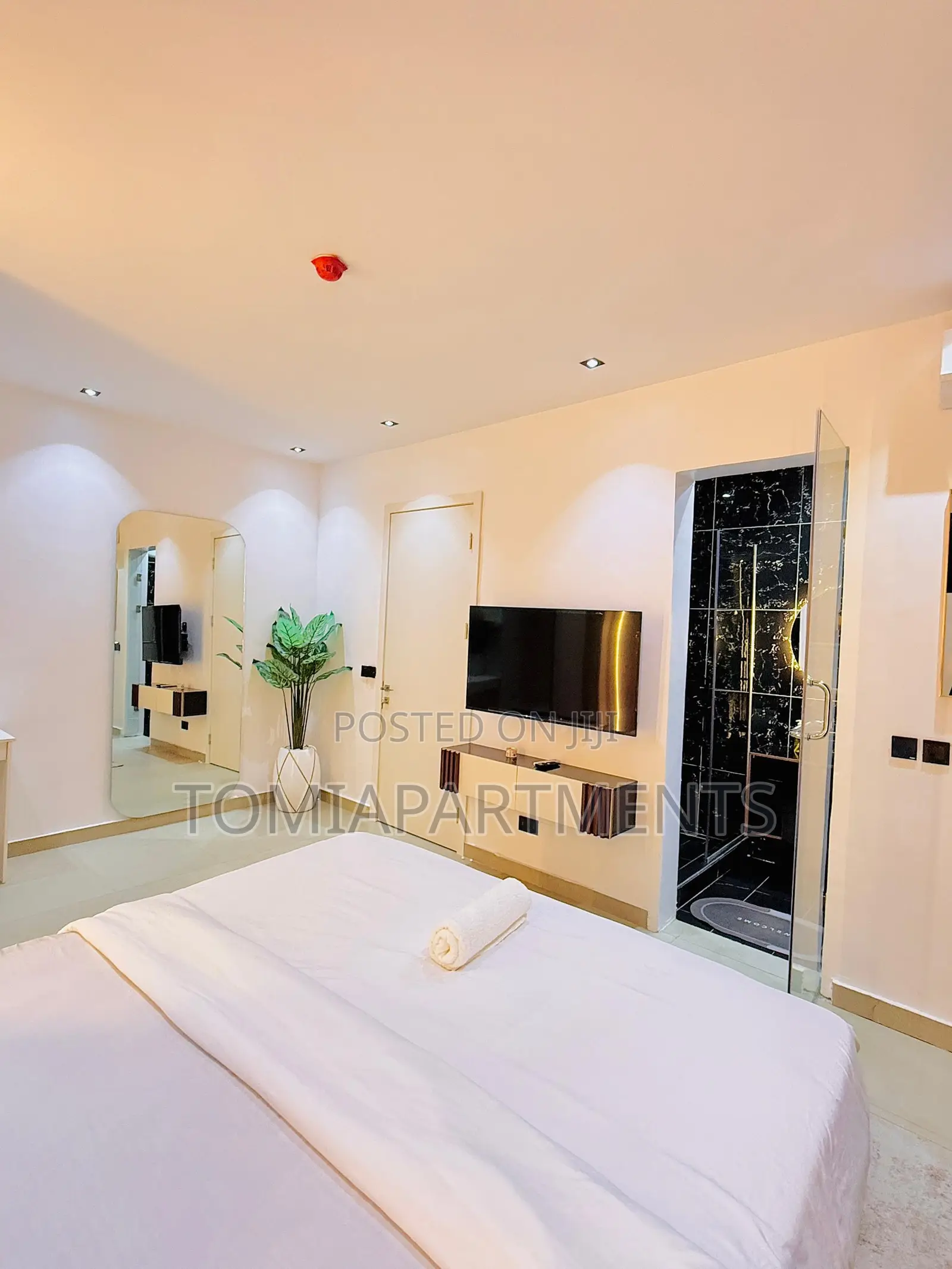 Luxury 1 Bedroom Waterfront Shortlet With Pool, Gym Cinema