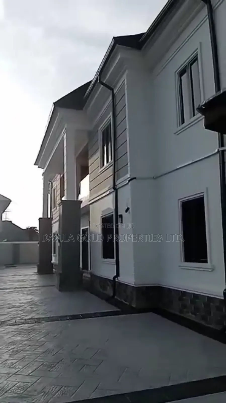 12bdrm Block of Flats in Benin City for sale