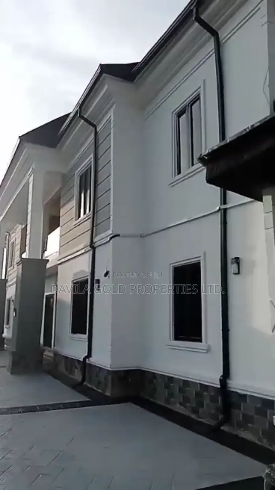 12bdrm Block of Flats in Benin City for sale