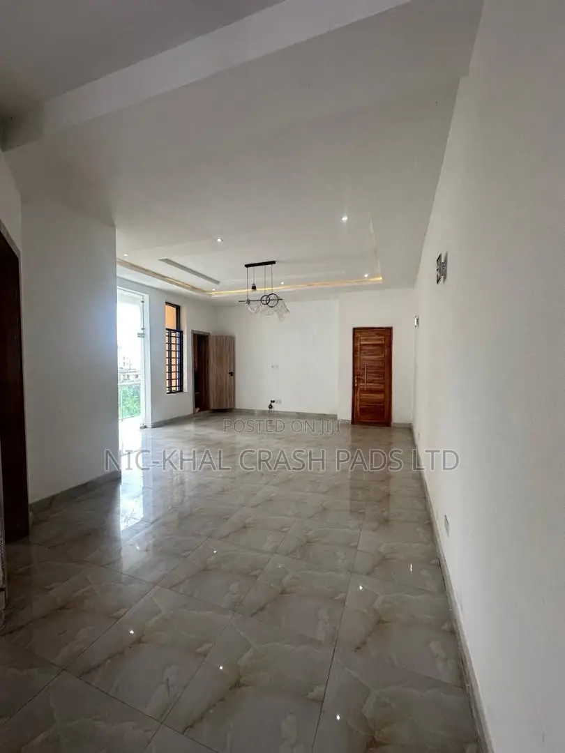 2bdrm Apartment in Lekki Chevron Toll for sale