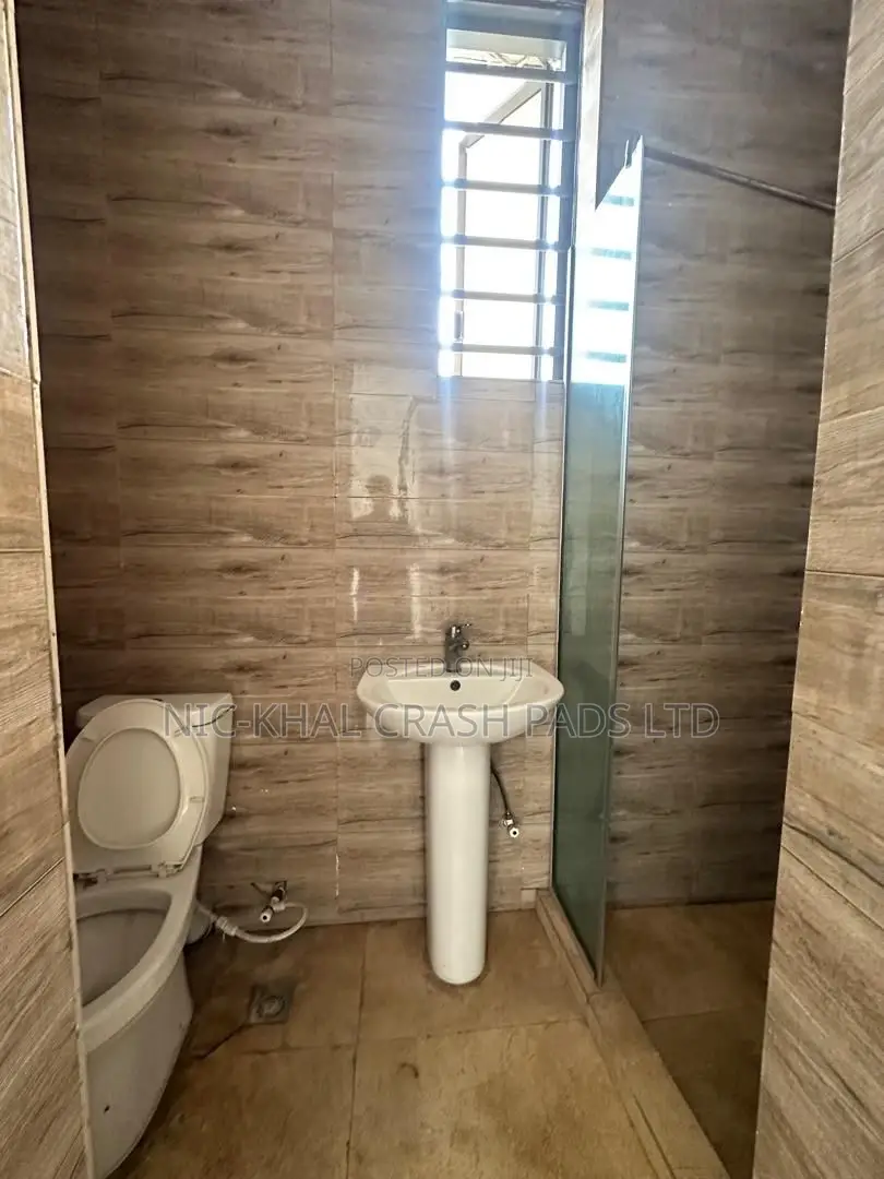 2bdrm Apartment in Lekki Chevron Toll for sale