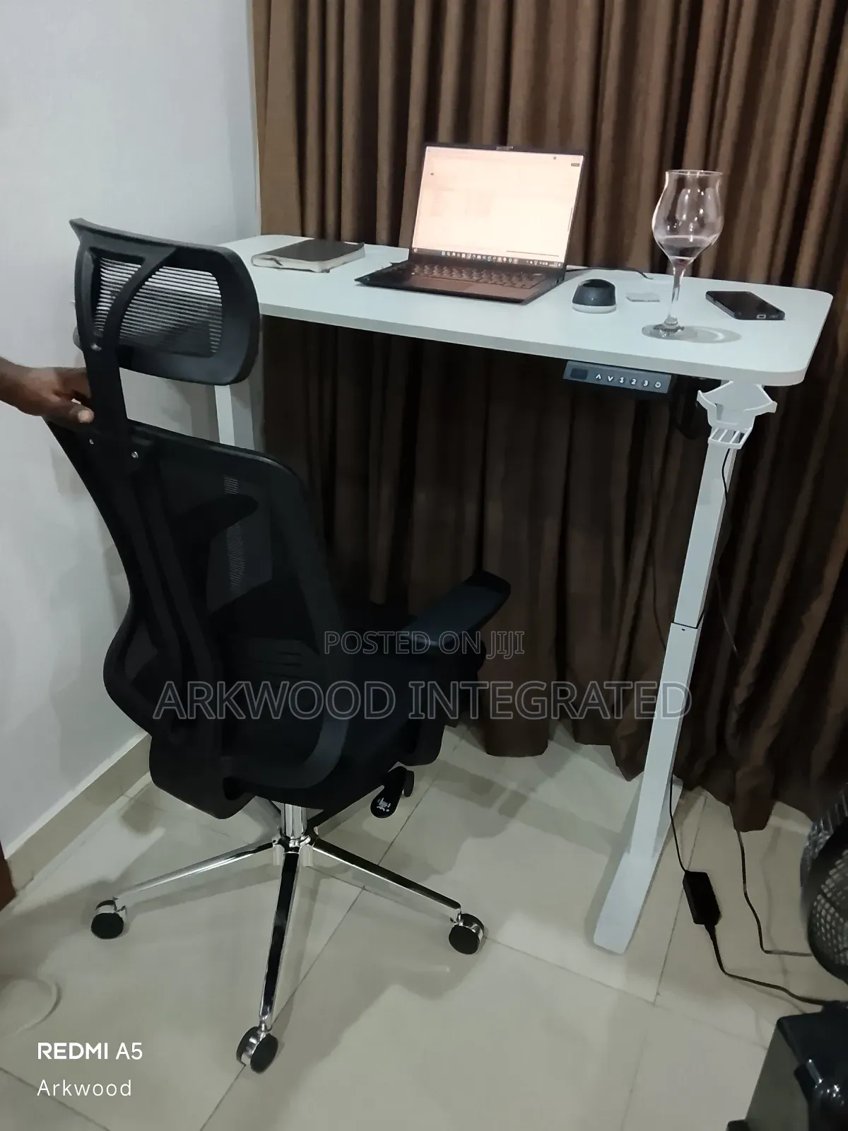 Height Adjustable Work Table 1.2mitre Length.