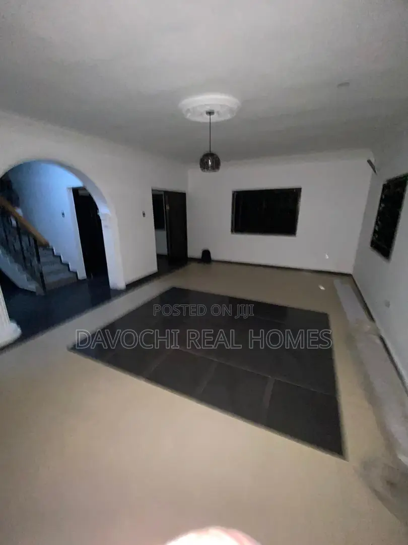 5bdrm Duplex in Ikota for rent