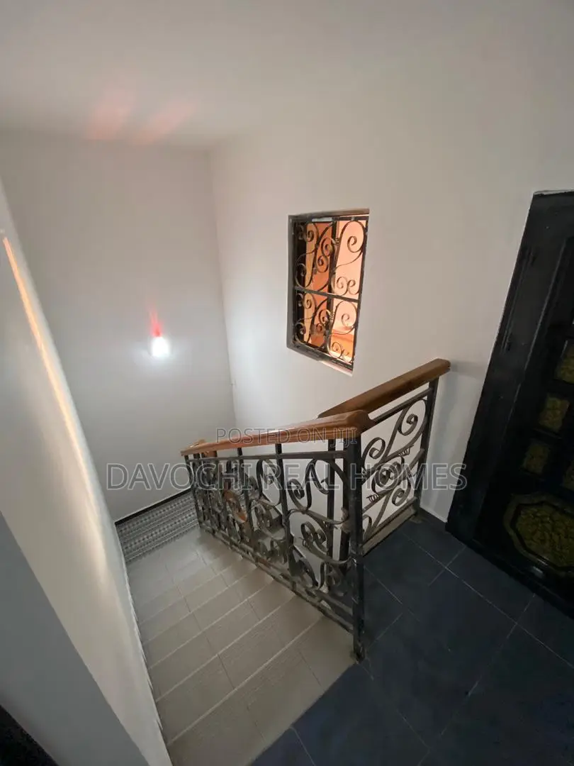 5bdrm Duplex in Ikota for rent