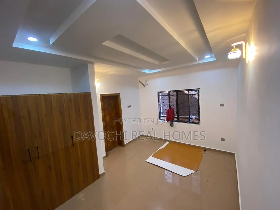 5bdrm Duplex in Ikota for rent