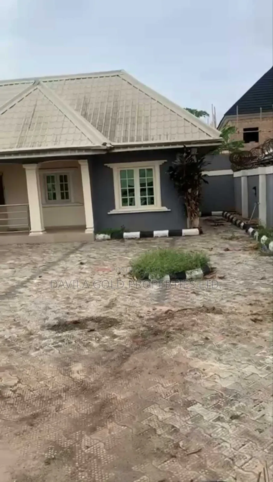 8bdrm Duplex in Benin City for sale