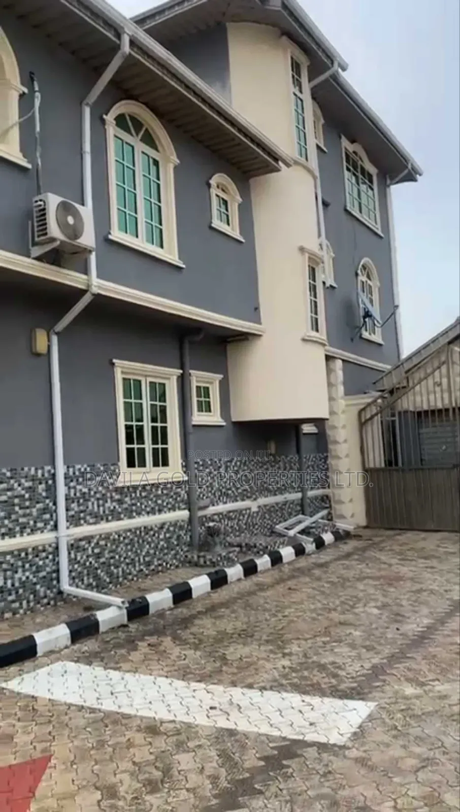 8bdrm Duplex in Benin City for sale