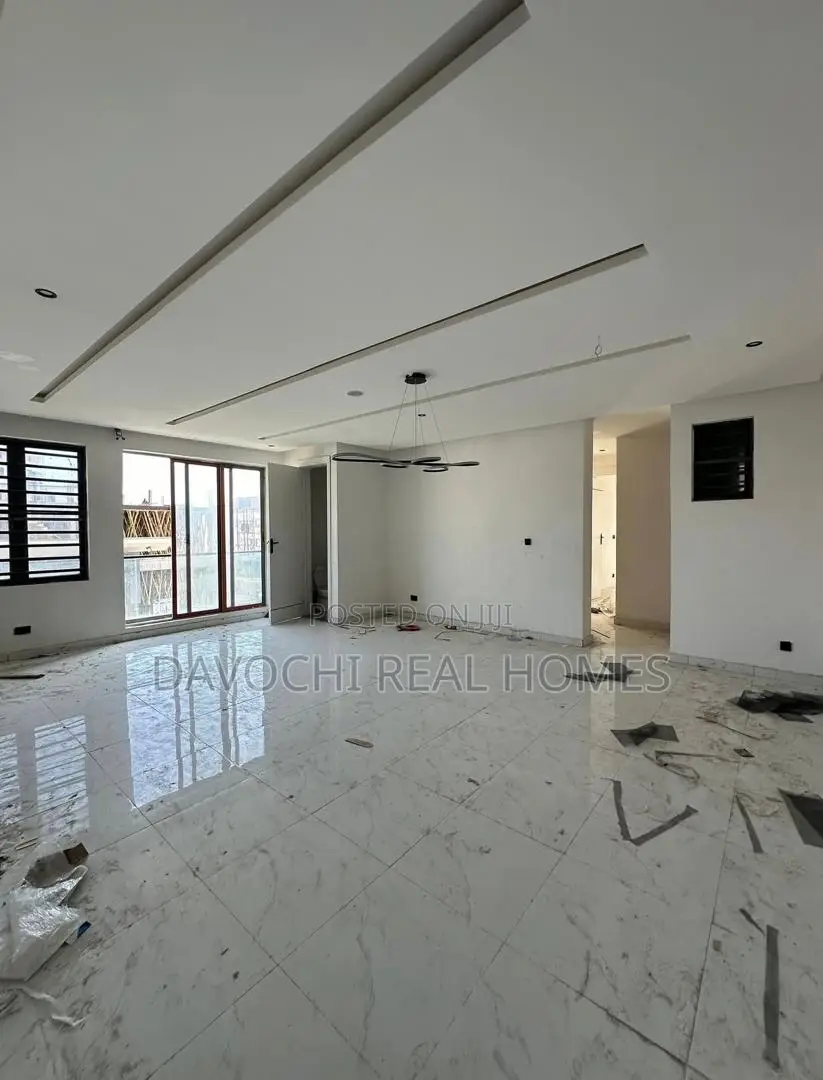 2bdrm Apartment in Orchid Road, Lekki Phase 2 for rent