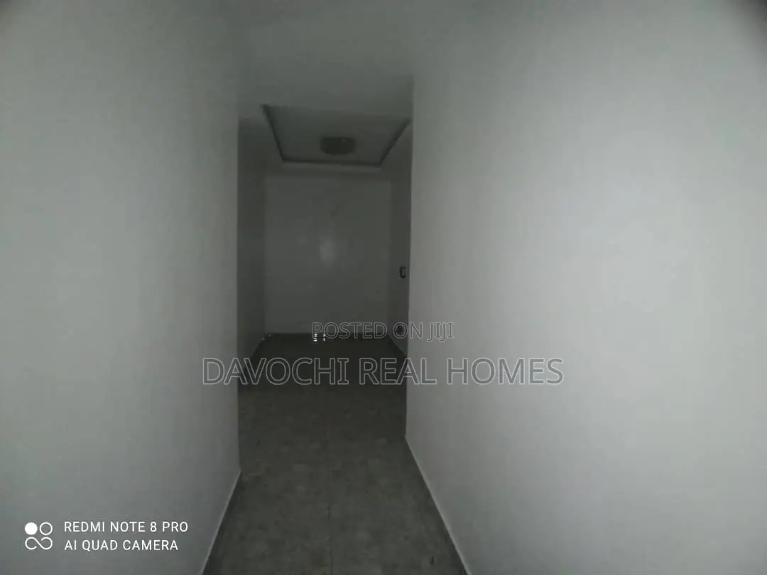 4bdrm Duplex in Chevron for rent