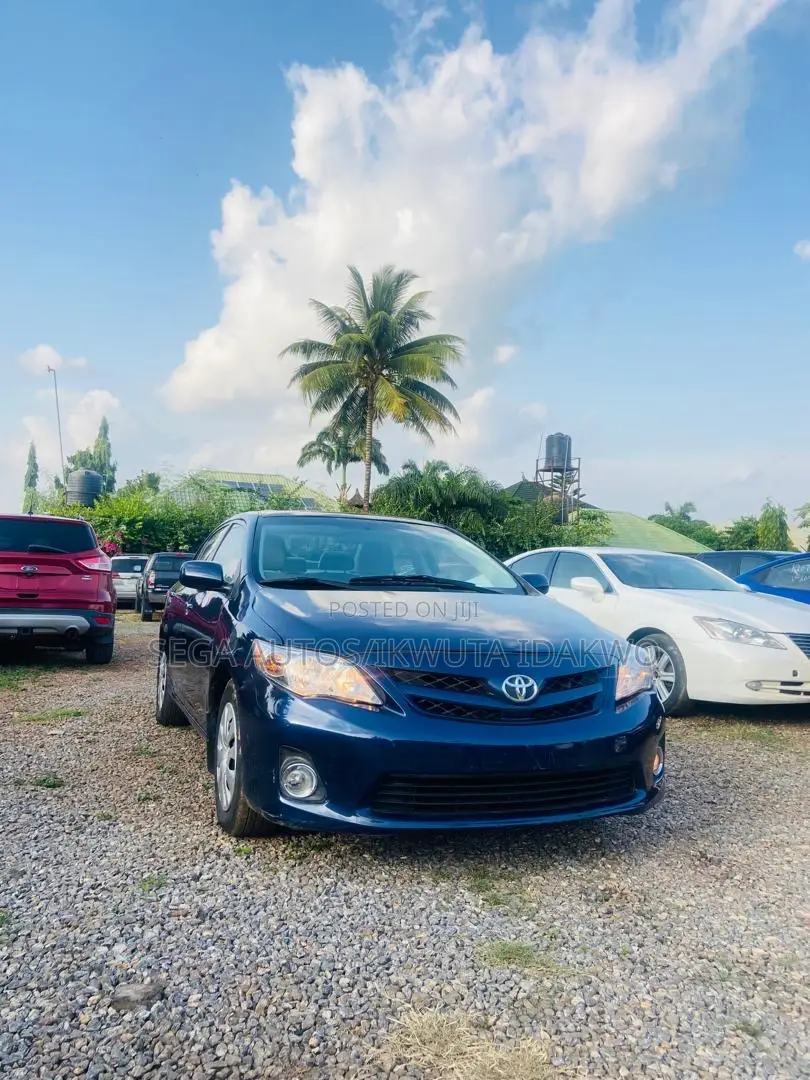 Toyota Corolla LE 4dr Sedan (1.8L 4cyl 4A) 2013 Blue