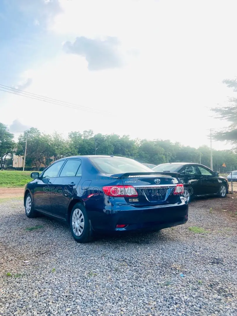 Toyota Corolla LE 4dr Sedan (1.8L 4cyl 4A) 2013 Blue