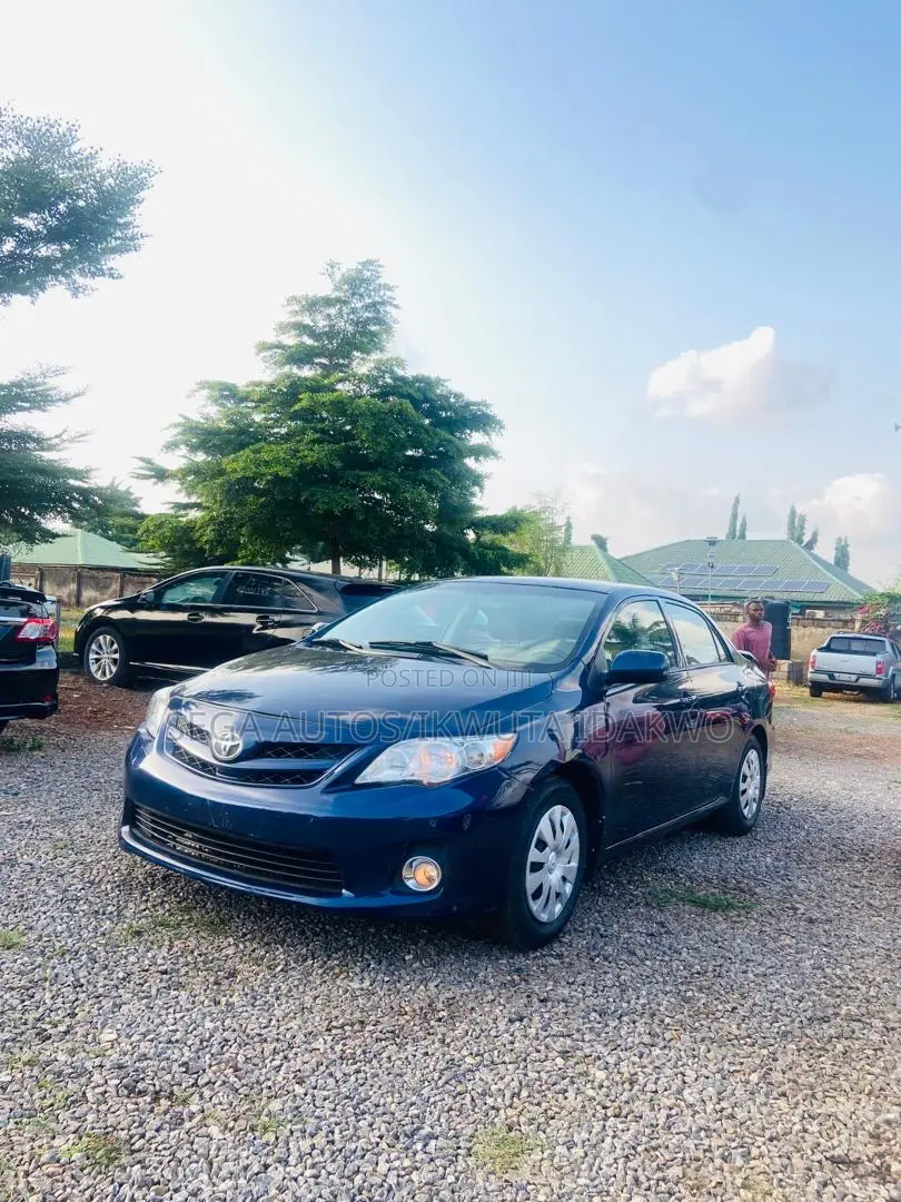 Toyota Corolla LE 4dr Sedan (1.8L 4cyl 4A) 2013 Blue