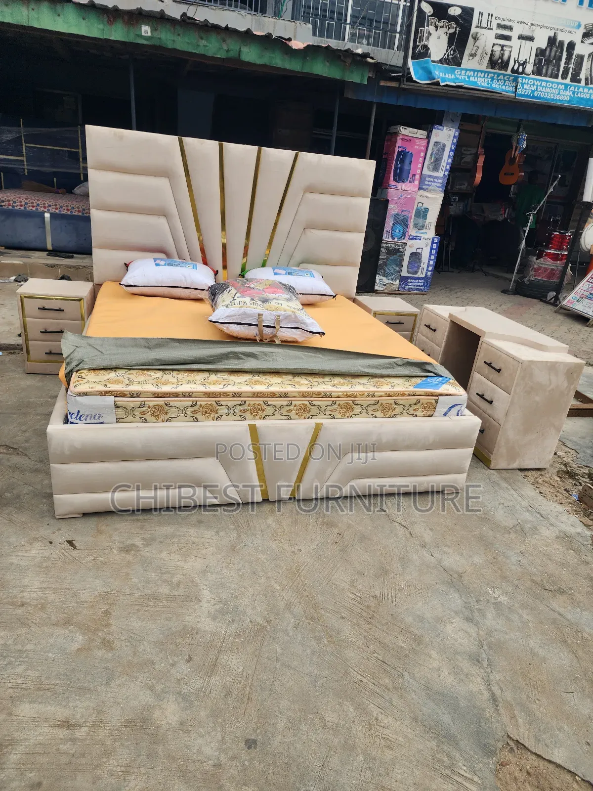 Luxury 6by6 Padded Bed Stand