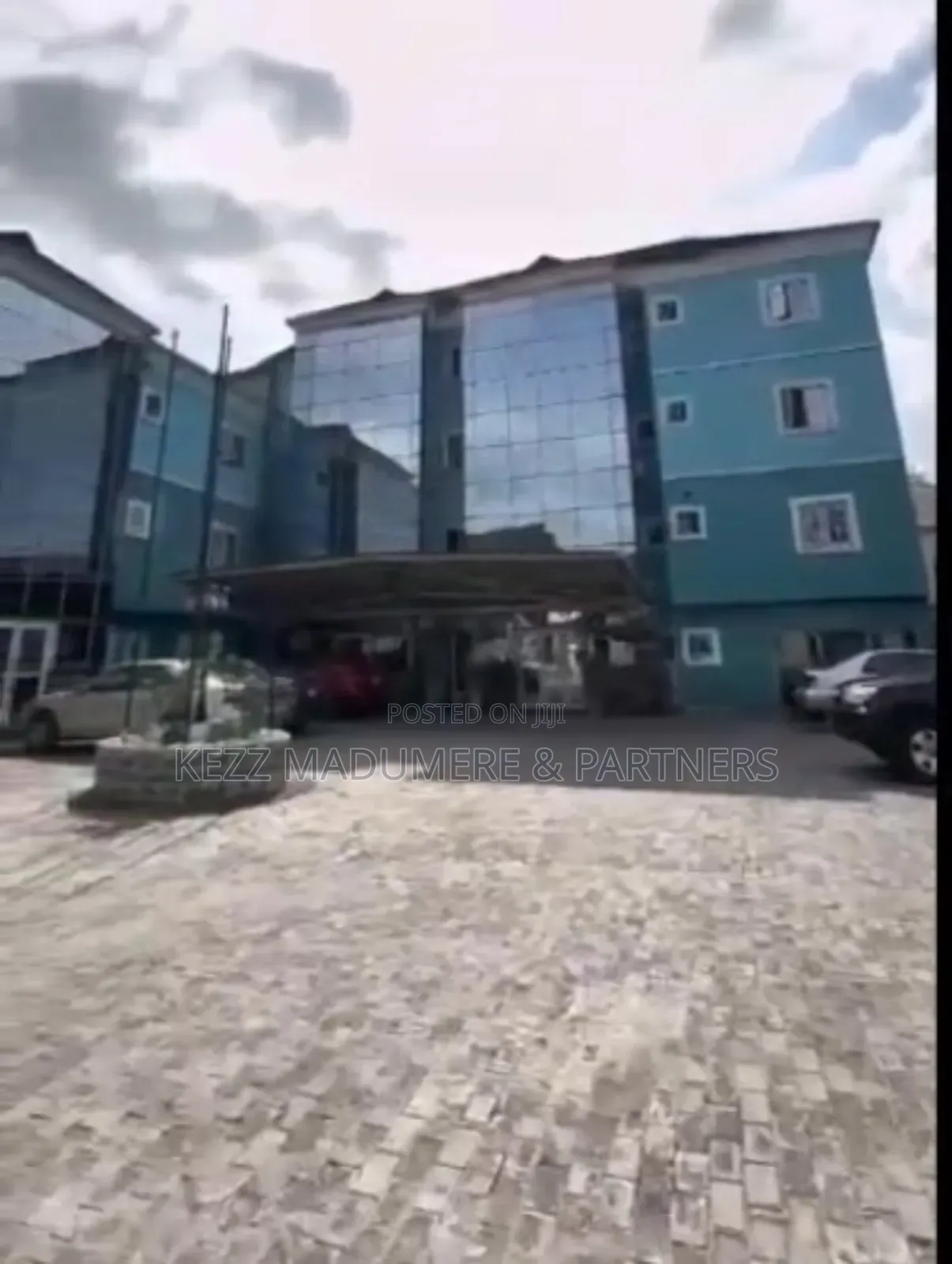 For Sale : 38 Rooms Hotel Near New Gra Ph
