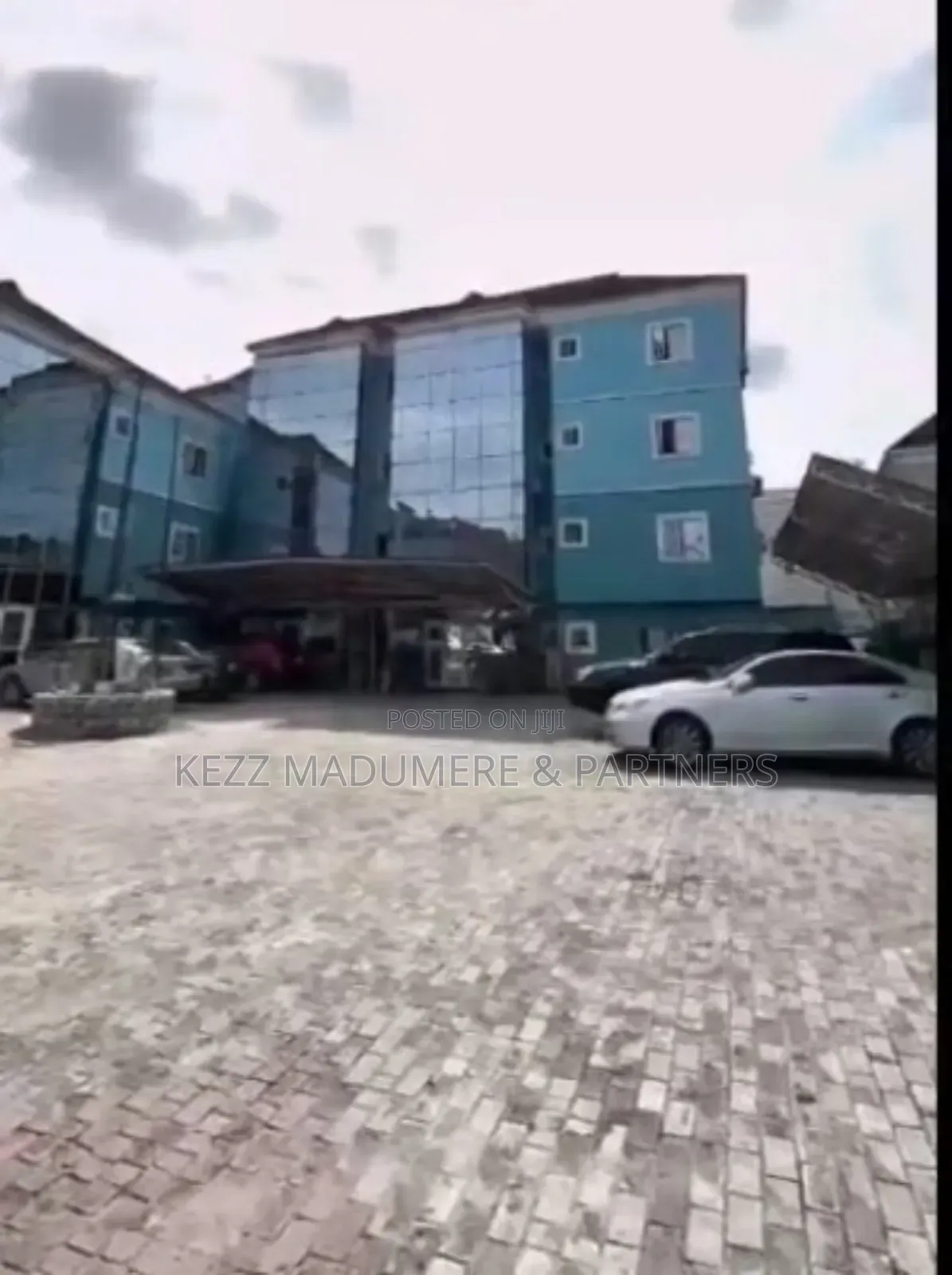For Sale : 38 Rooms Hotel Near New Gra Ph