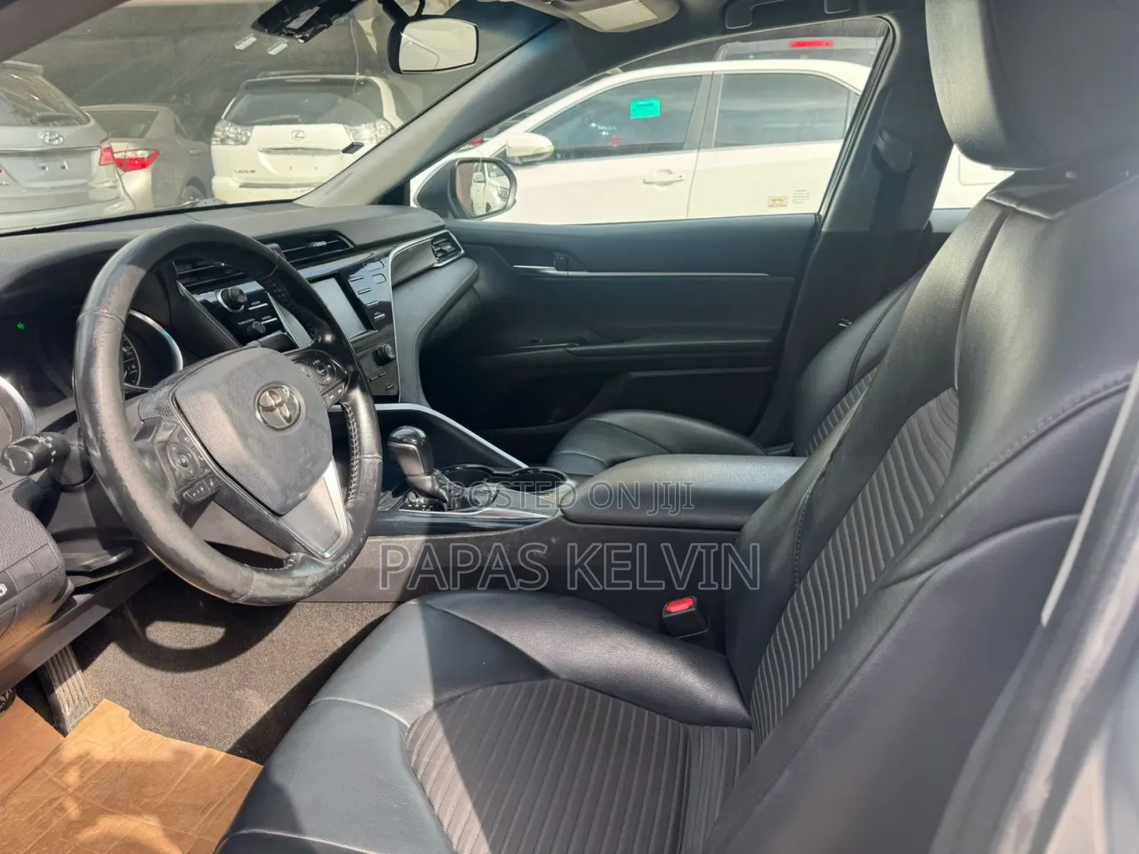 Toyota Camry SE FWD (2.5L 4cyl 8AM) 2018 Silver