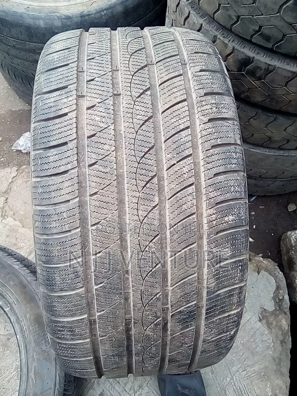 315 35 R20 Tire
