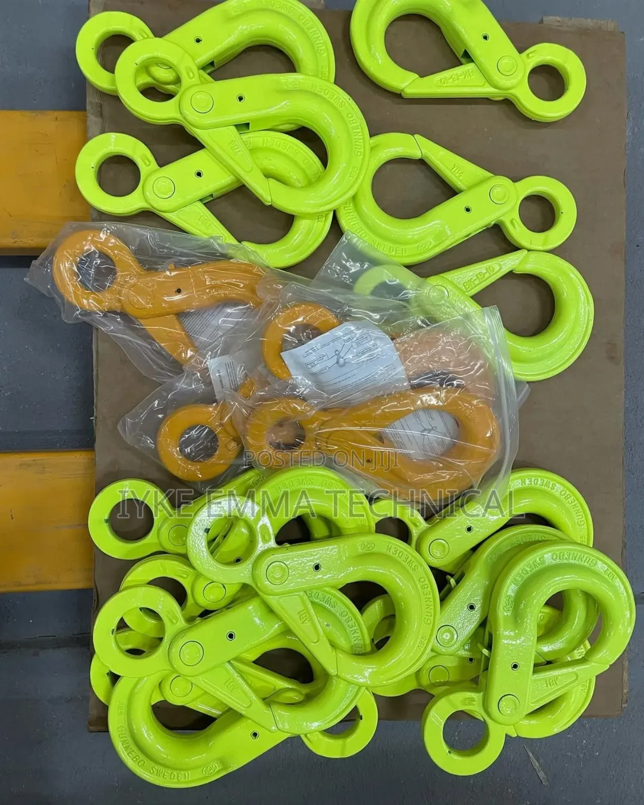Clevis Self-Locking Hook