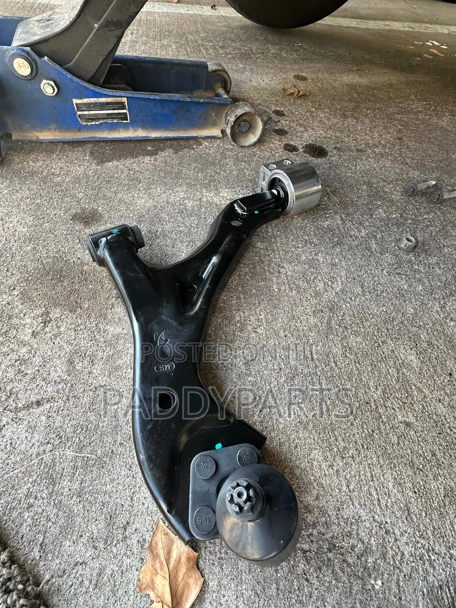 Saturn Vue Lower Control Arm