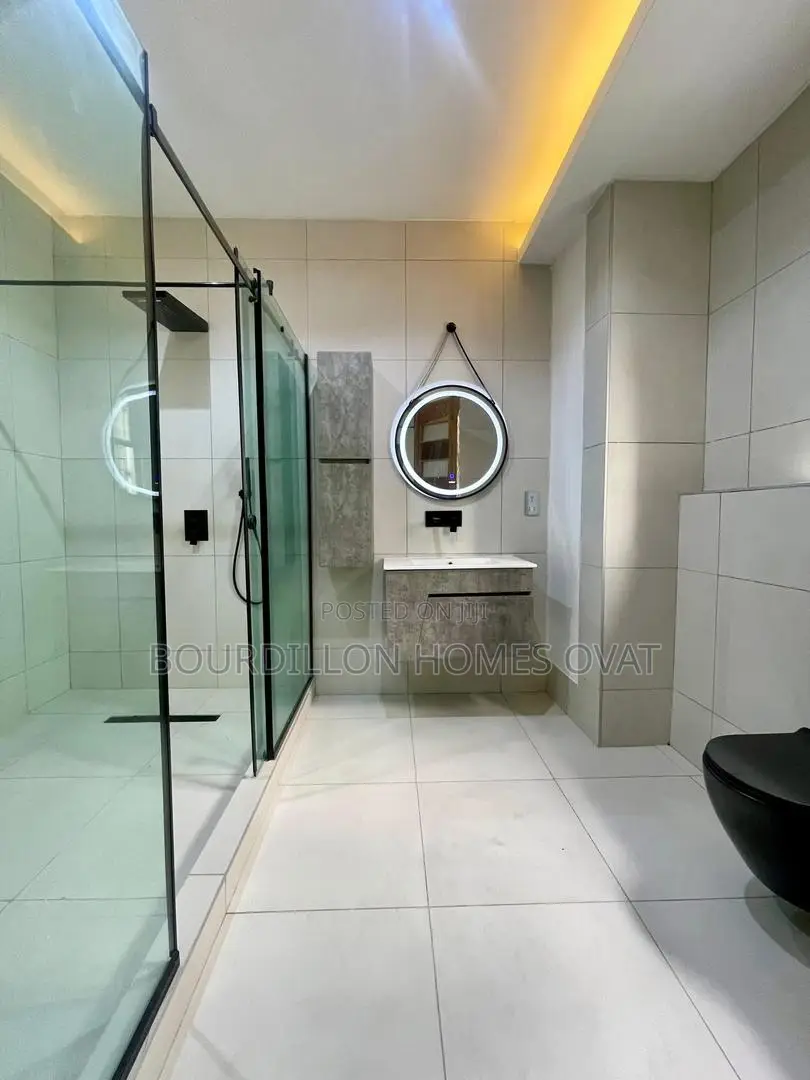 5bdrm Apartment in Lekki Phase 1 for sale