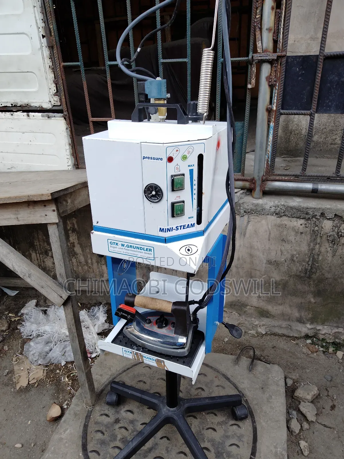 Original Four (4) Litres Industrial Steaming Standing Iorn