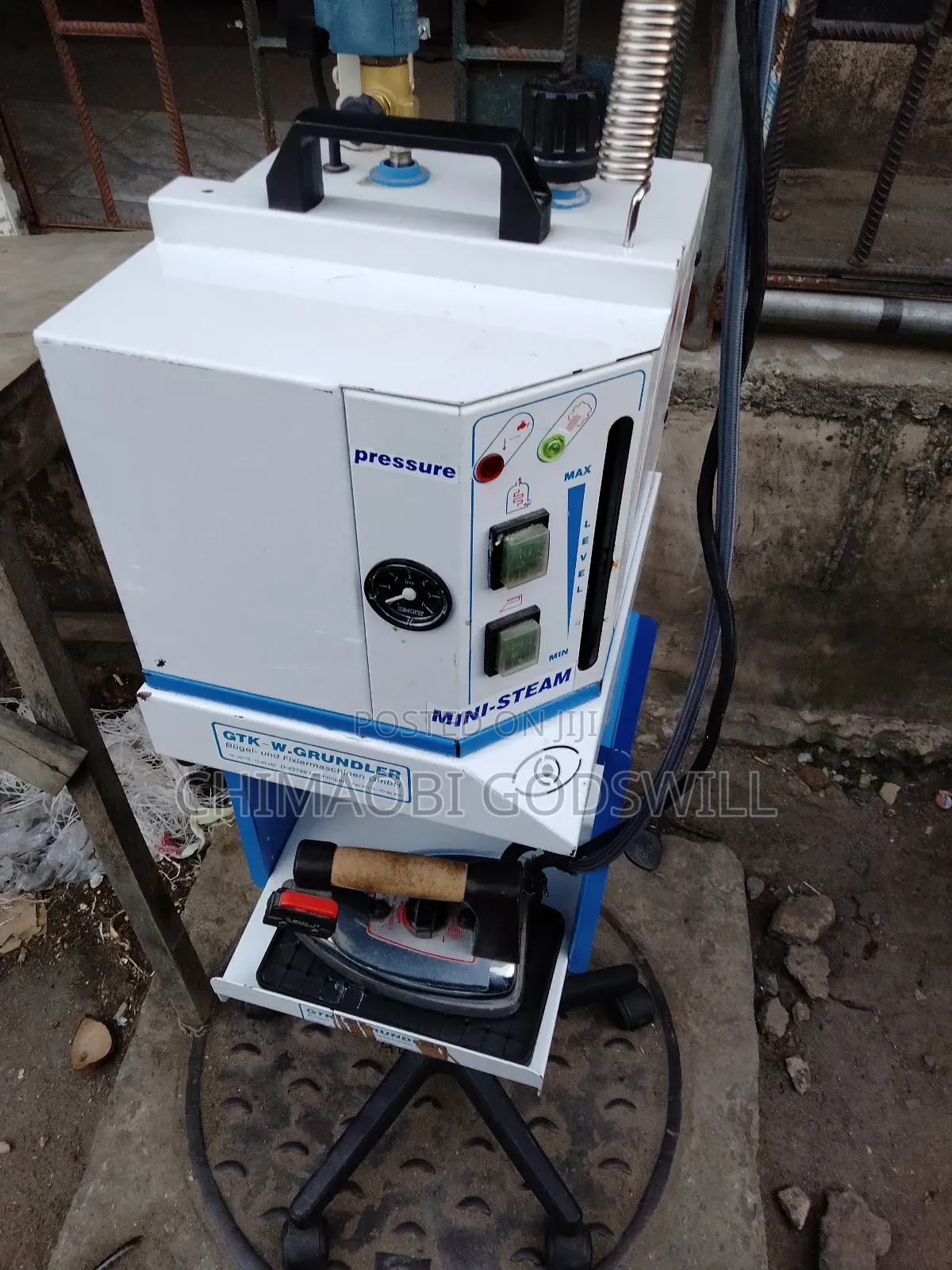 Original Four (4) Litres Industrial Steaming Standing Iorn