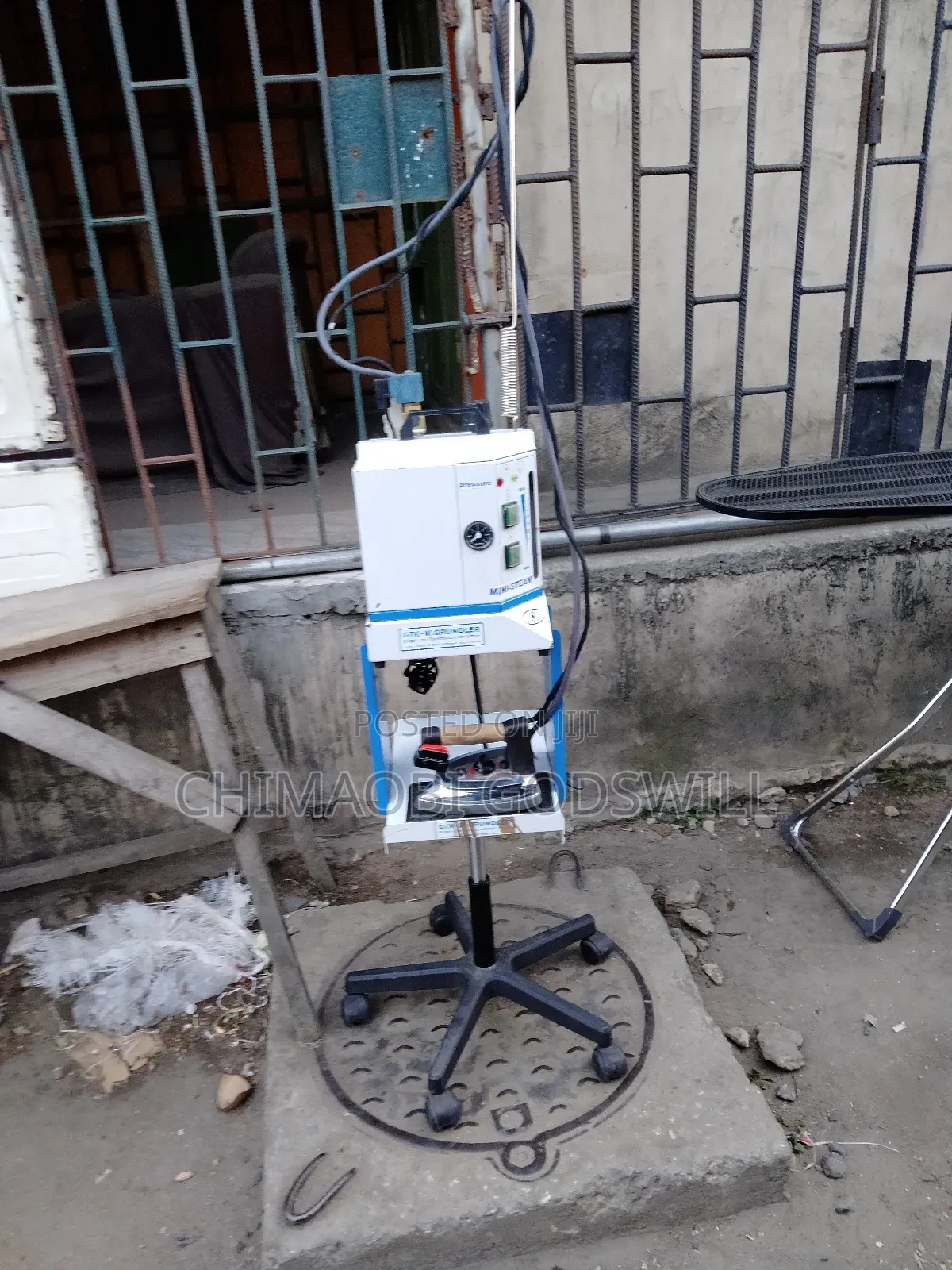 Original Four (4) Litres Industrial Steaming Standing Iorn