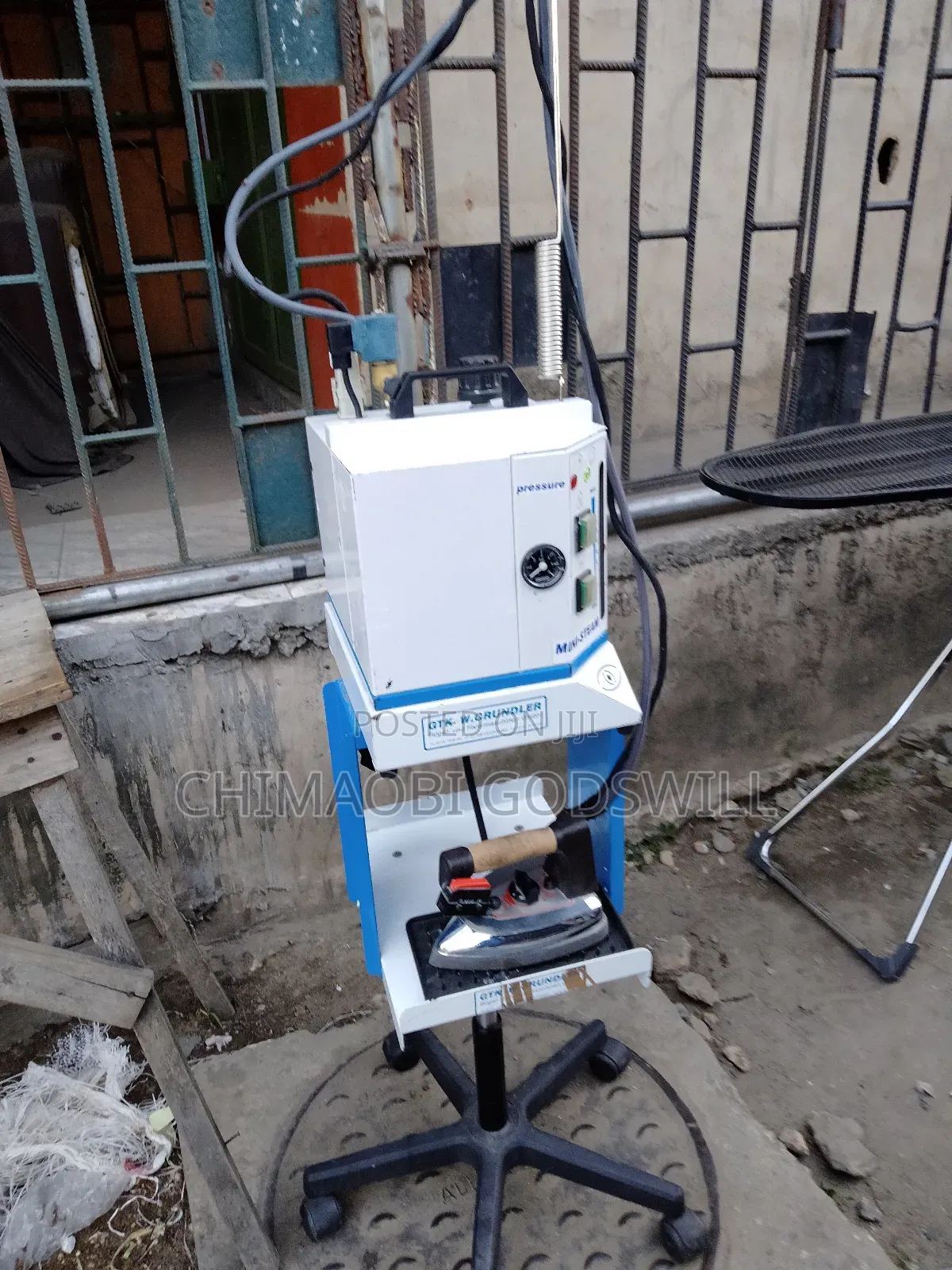 Original Four (4) Litres Industrial Steaming Standing Iorn