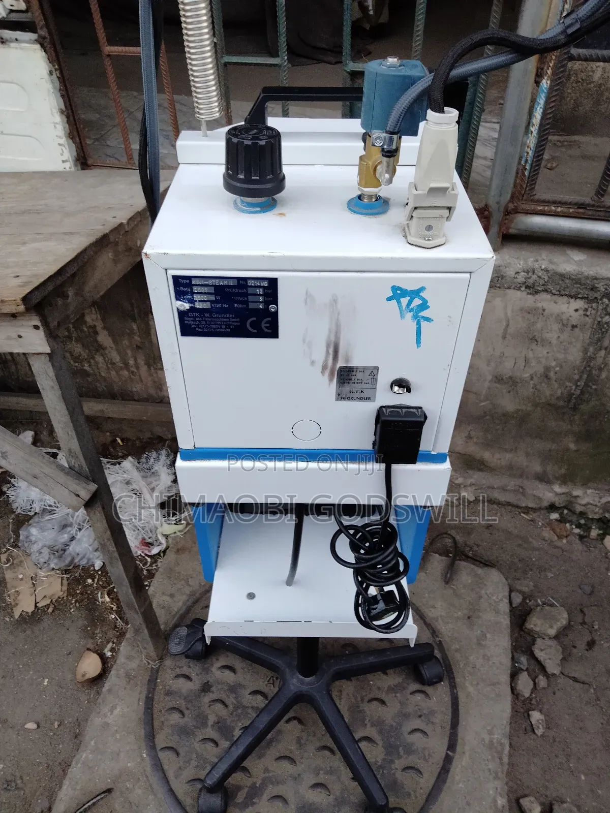 Original Four (4) Litres Industrial Steaming Standing Iorn