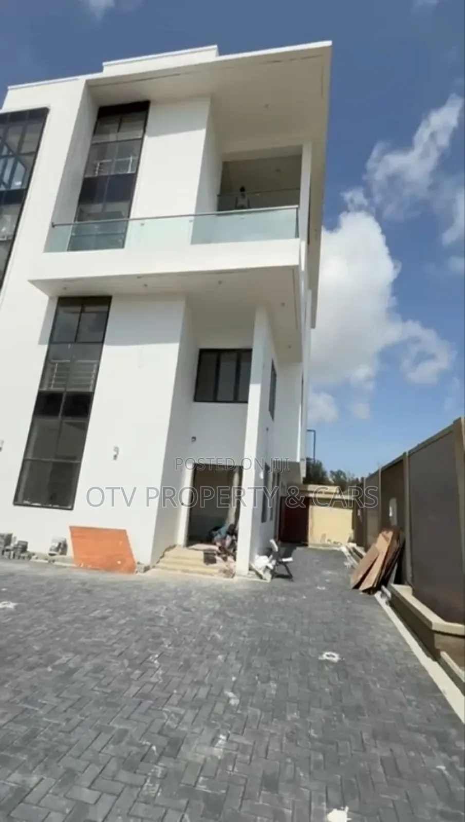 Furnished 6bdrm Duplex in Banana Island for sale