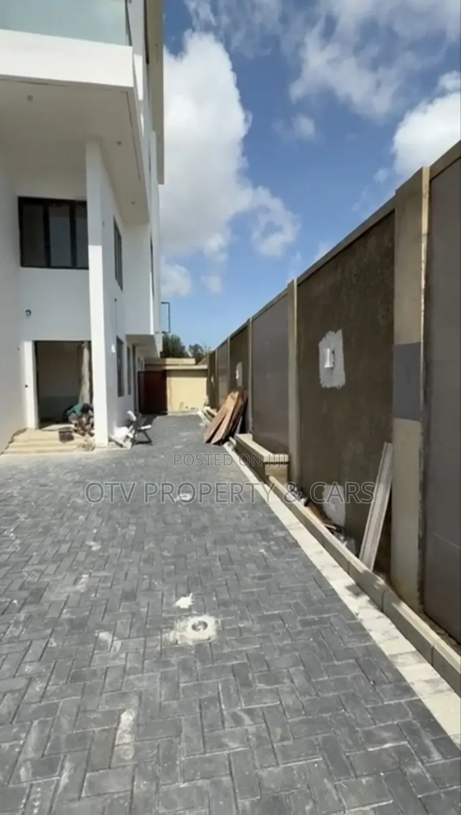 Furnished 6bdrm Duplex in Banana Island for sale
