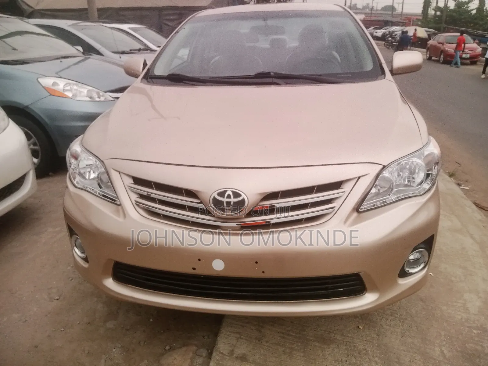 Toyota Corolla LE 4dr Sedan (1.8L 4cyl 4A) 2013 Gold