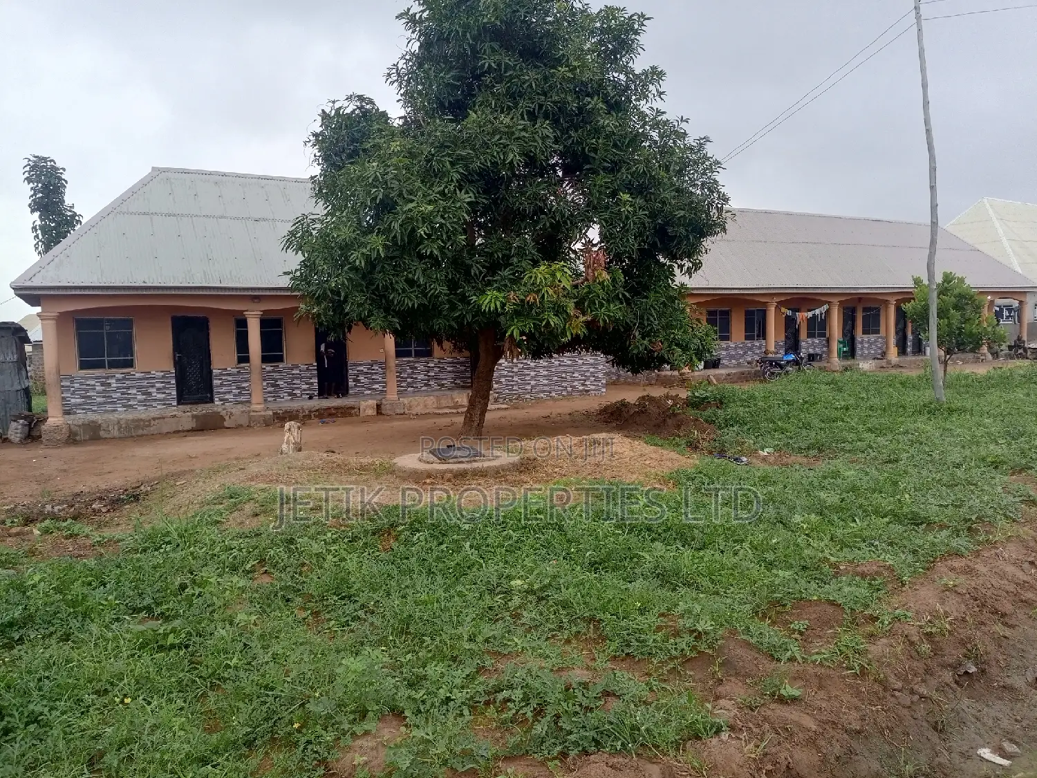 10bdrm House in Tse- Adamu, Makurdi for sale